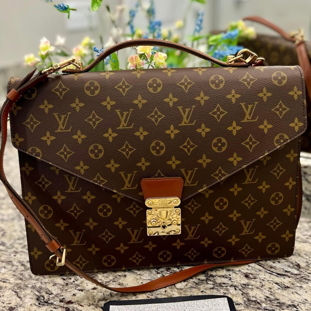 AUTH. Louis Vuitton - PORTE DOCUMENTS BANDOULIERE HANDBAG
